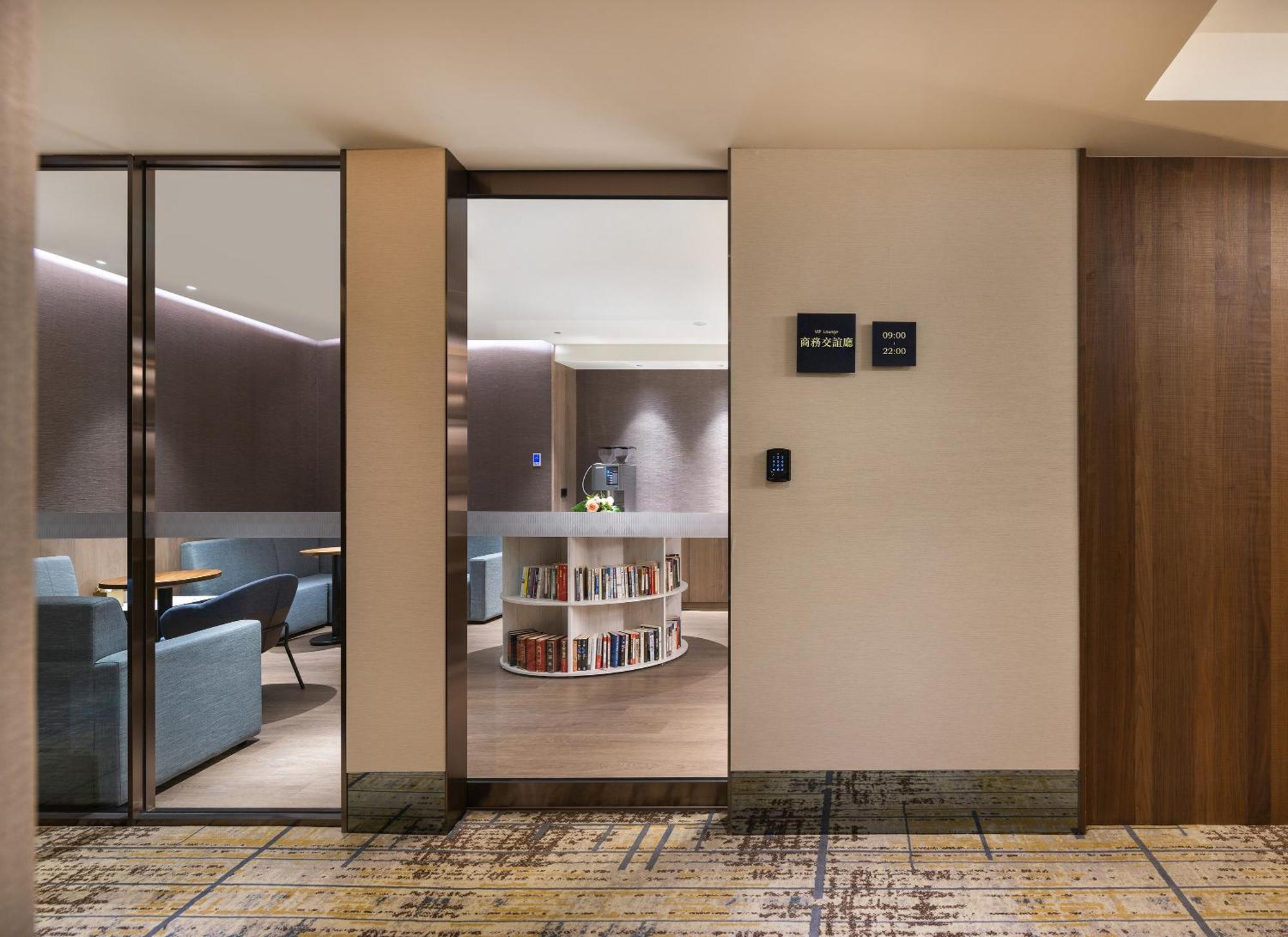 Hotel Intrendy Tajsan Kültér fotó
