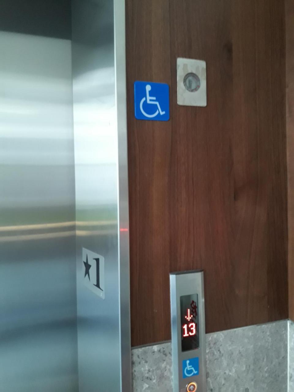 Hotel Intrendy Tajsan Kültér fotó